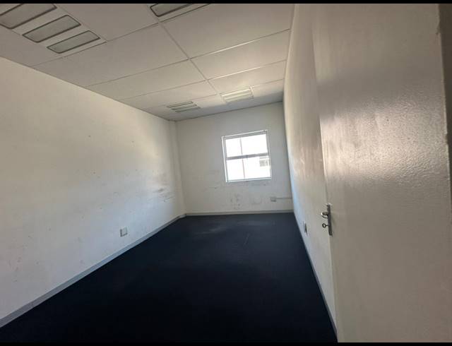 420M² WAREHOUSE TO LET IN SPARTAN
